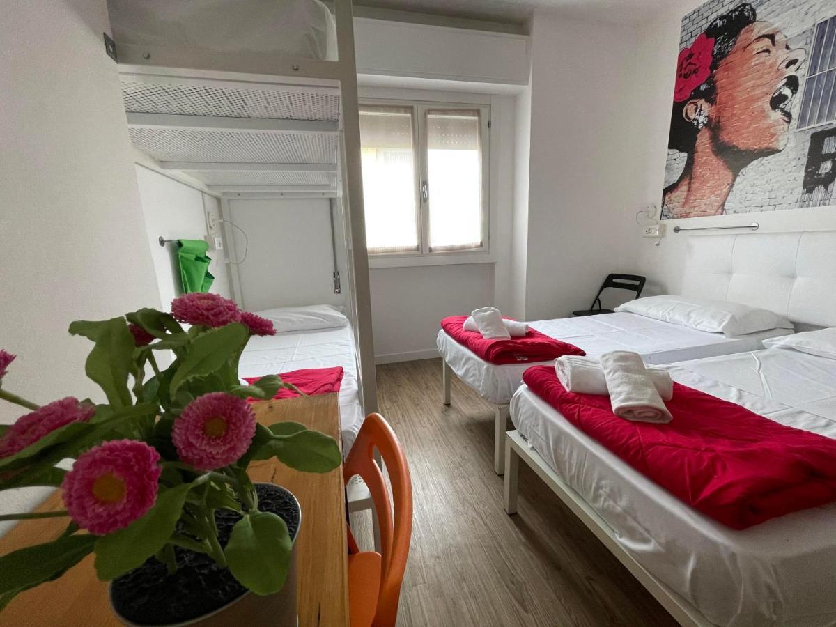 Lake Garda Hostel Сало Экстерьер фото