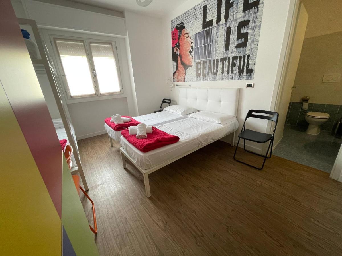 Lake Garda Hostel Сало Экстерьер фото