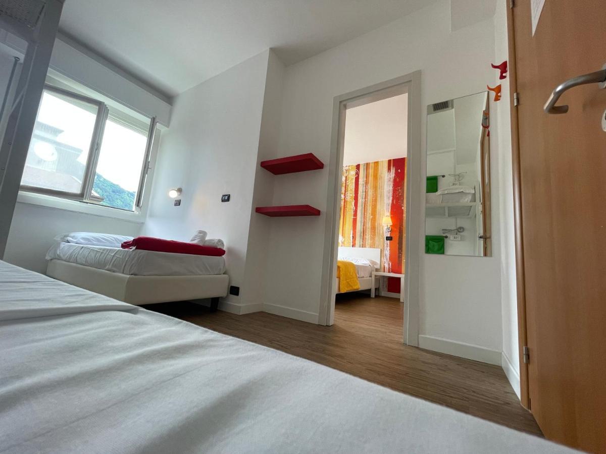 Lake Garda Hostel Сало Экстерьер фото