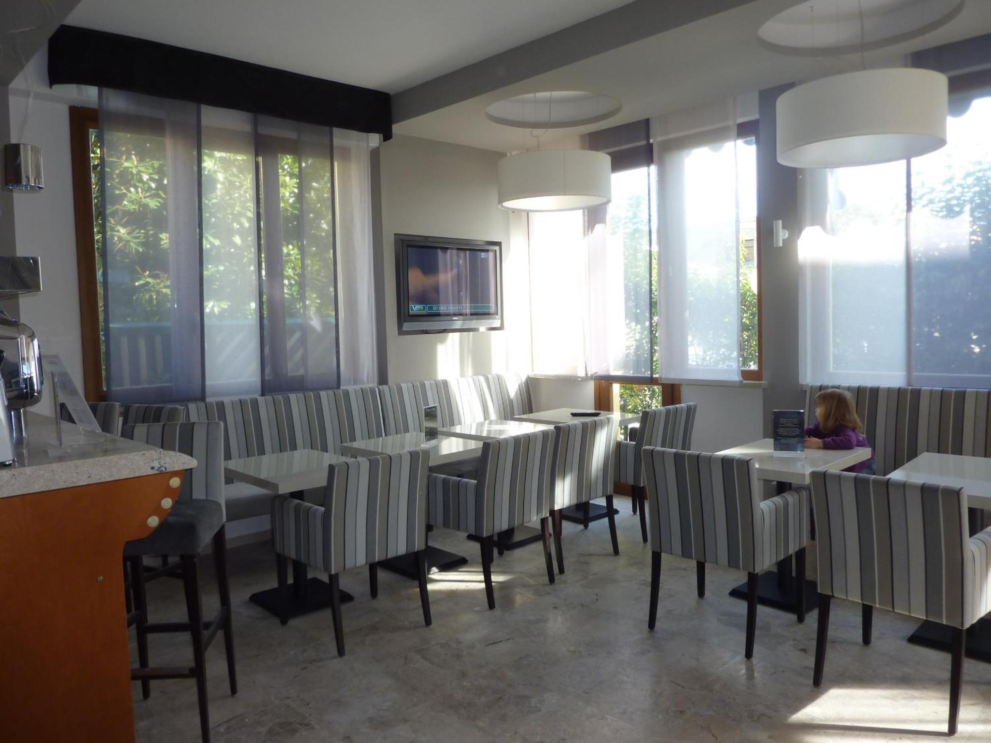 Lake Garda Hostel Сало Экстерьер фото