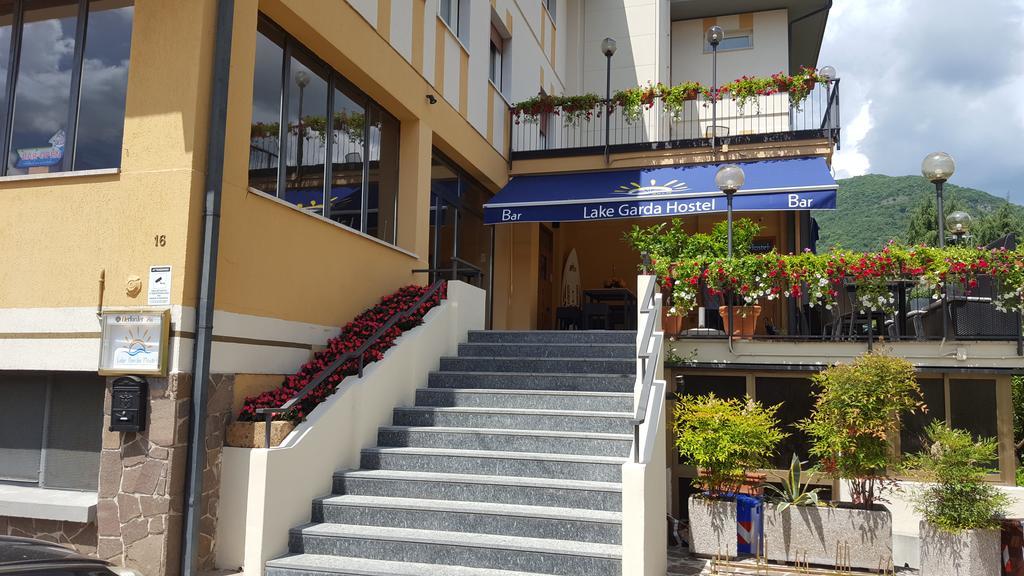 Lake Garda Hostel Сало Экстерьер фото