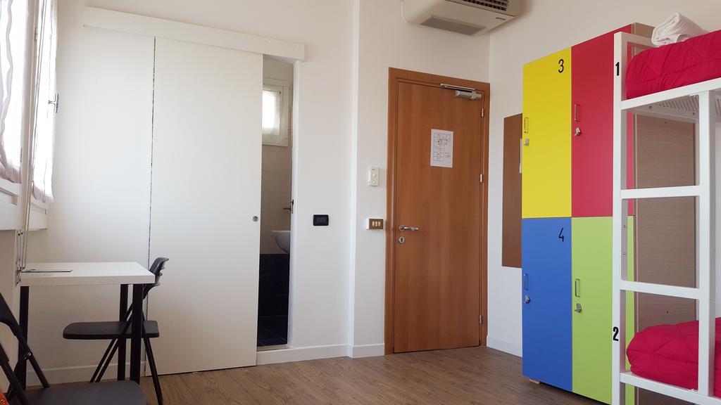 Lake Garda Hostel Сало Экстерьер фото