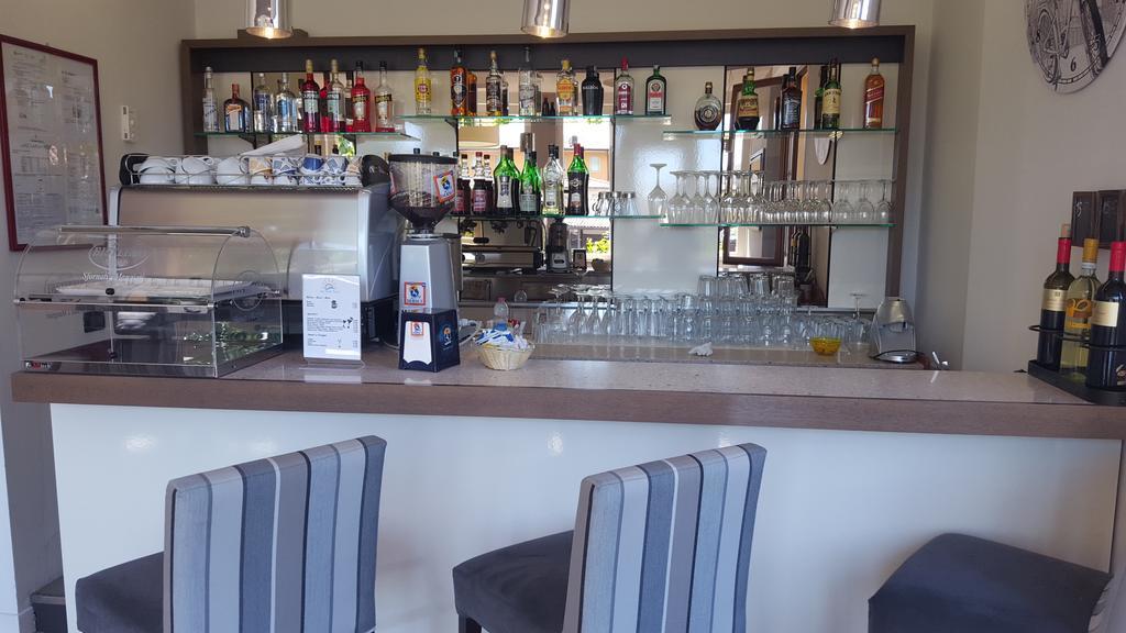 Lake Garda Hostel Сало Экстерьер фото