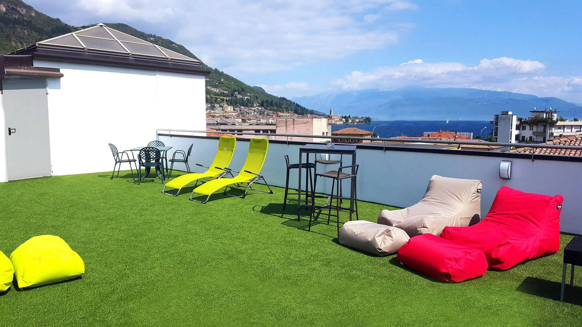 Lake Garda Hostel Сало Экстерьер фото