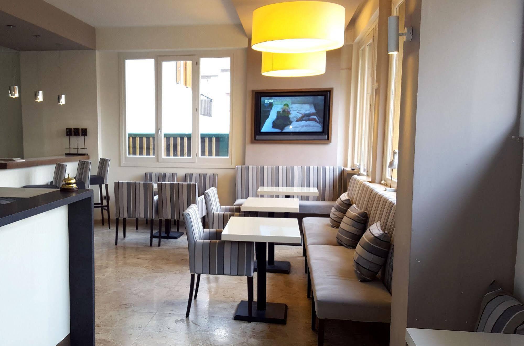 Lake Garda Hostel Сало Экстерьер фото