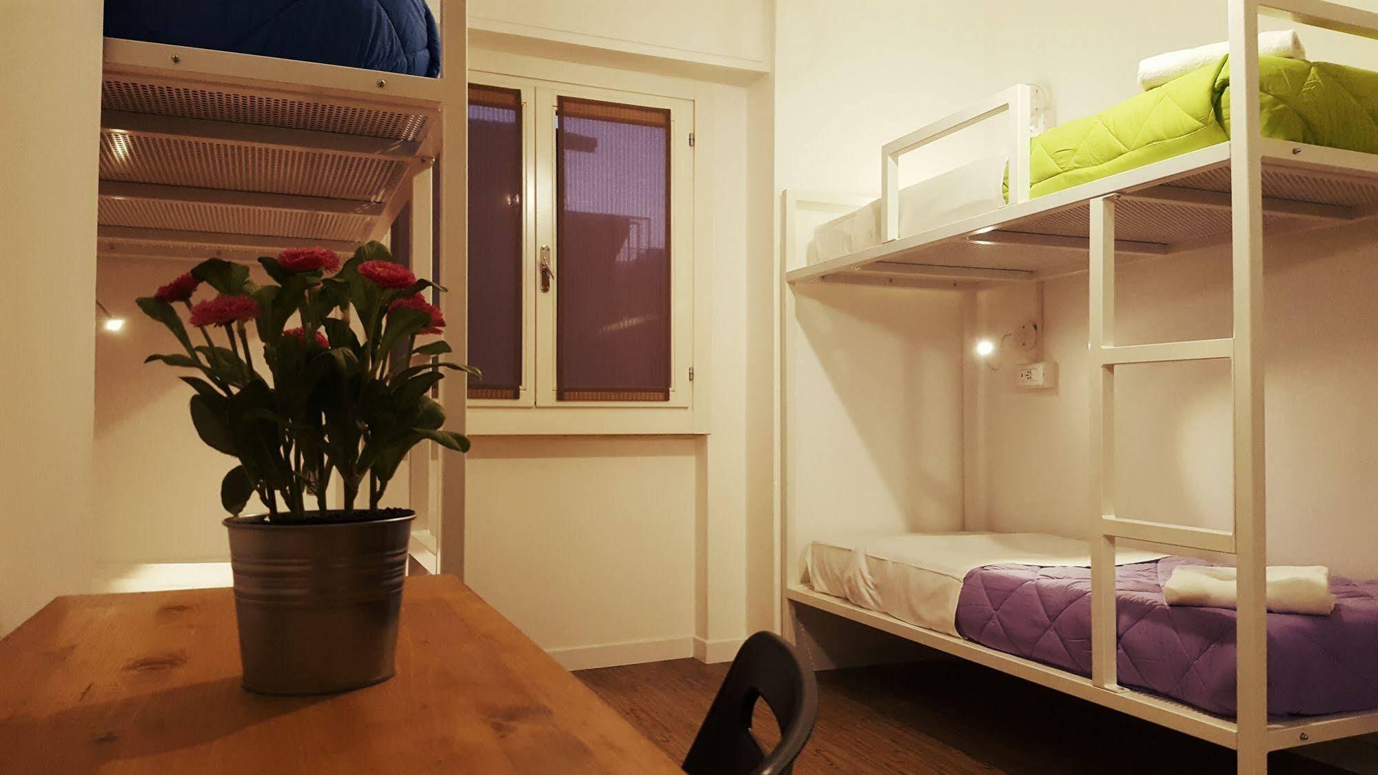 Lake Garda Hostel Сало Экстерьер фото