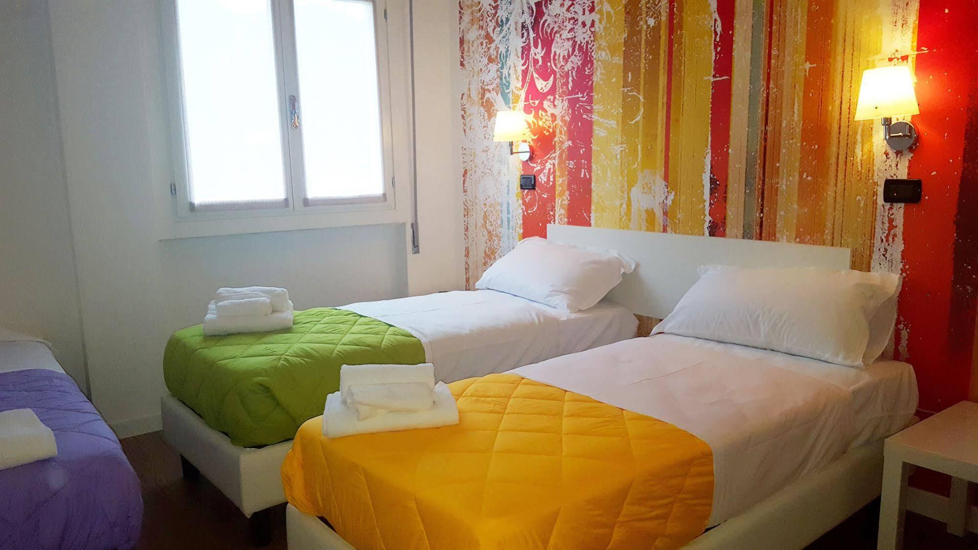 Lake Garda Hostel Сало Экстерьер фото