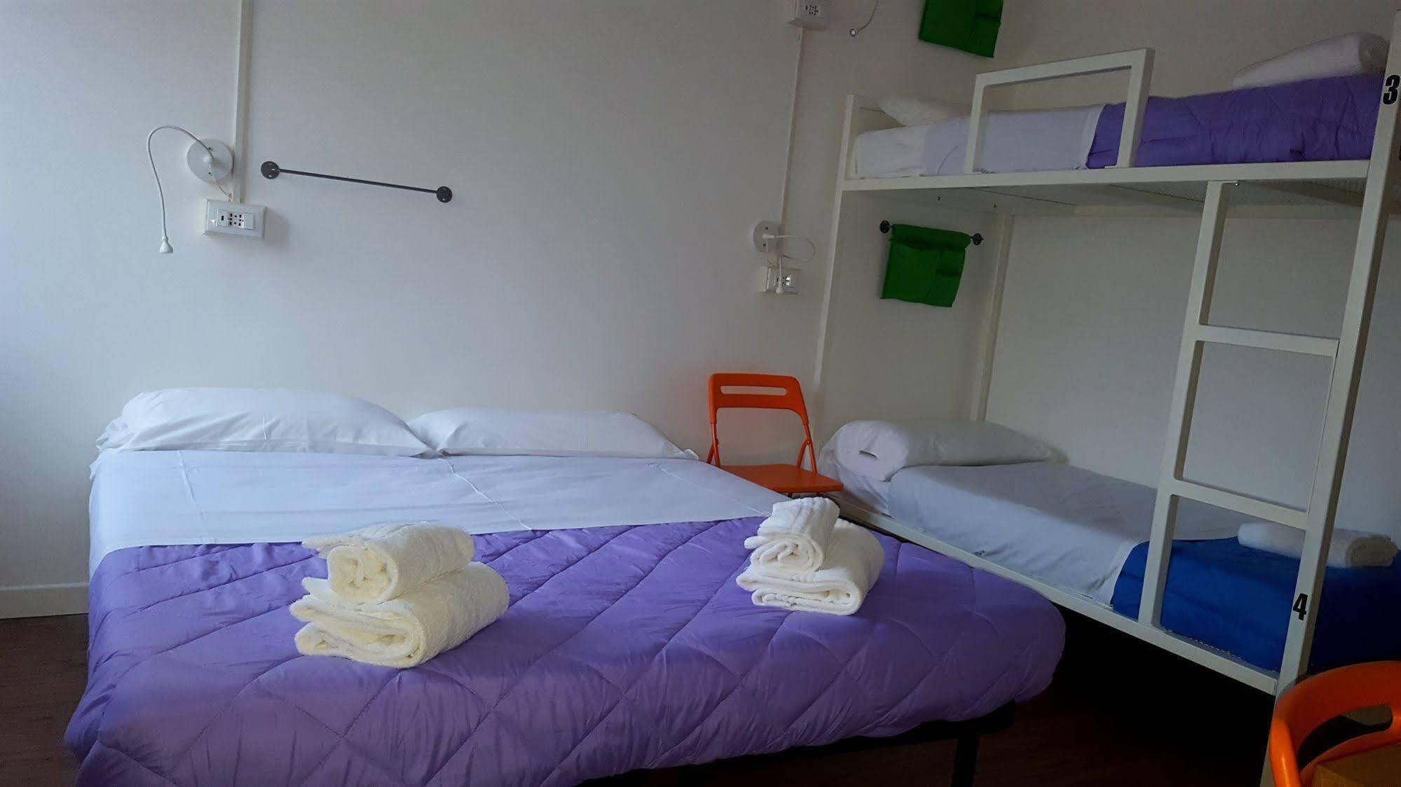 Lake Garda Hostel Сало Экстерьер фото
