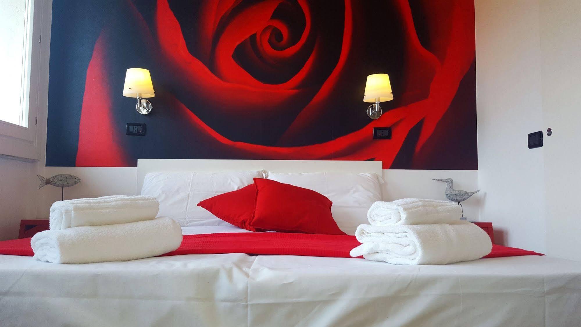 Lake Garda Hostel Сало Экстерьер фото