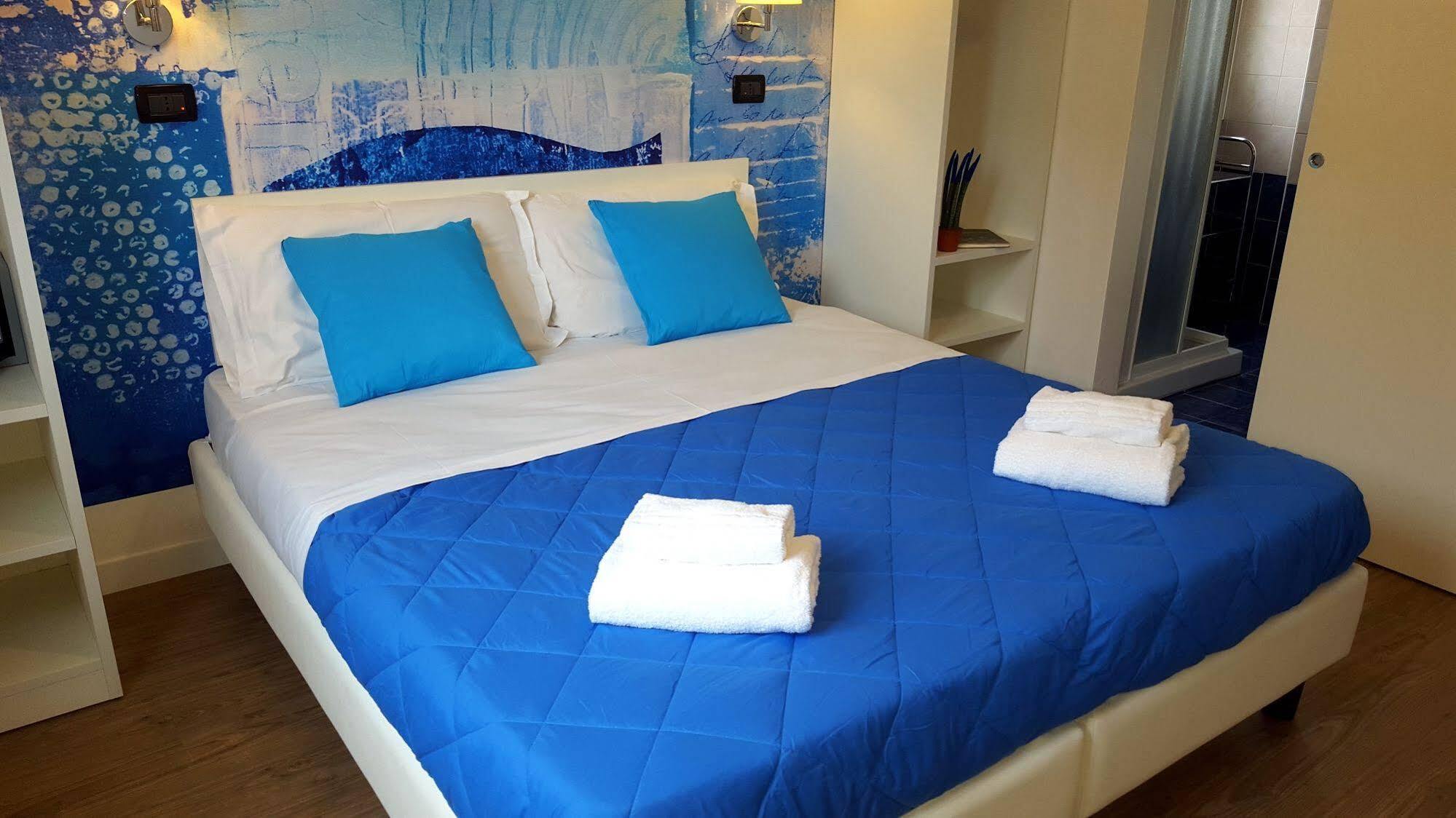 Lake Garda Hostel Сало Экстерьер фото