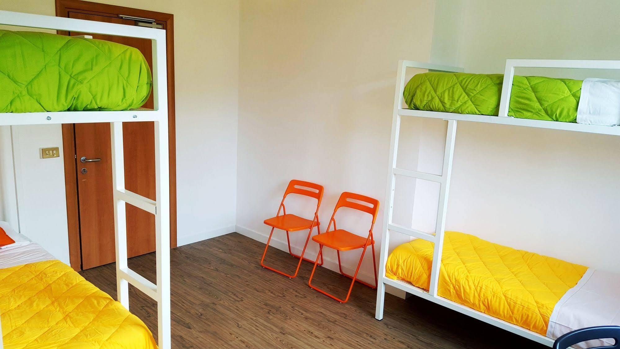 Lake Garda Hostel Сало Экстерьер фото