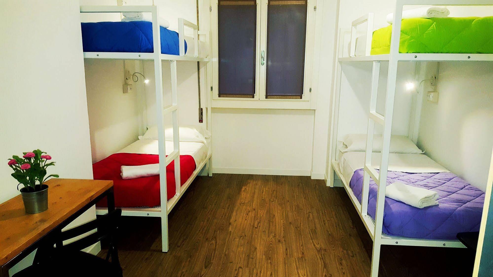 Lake Garda Hostel Сало Экстерьер фото
