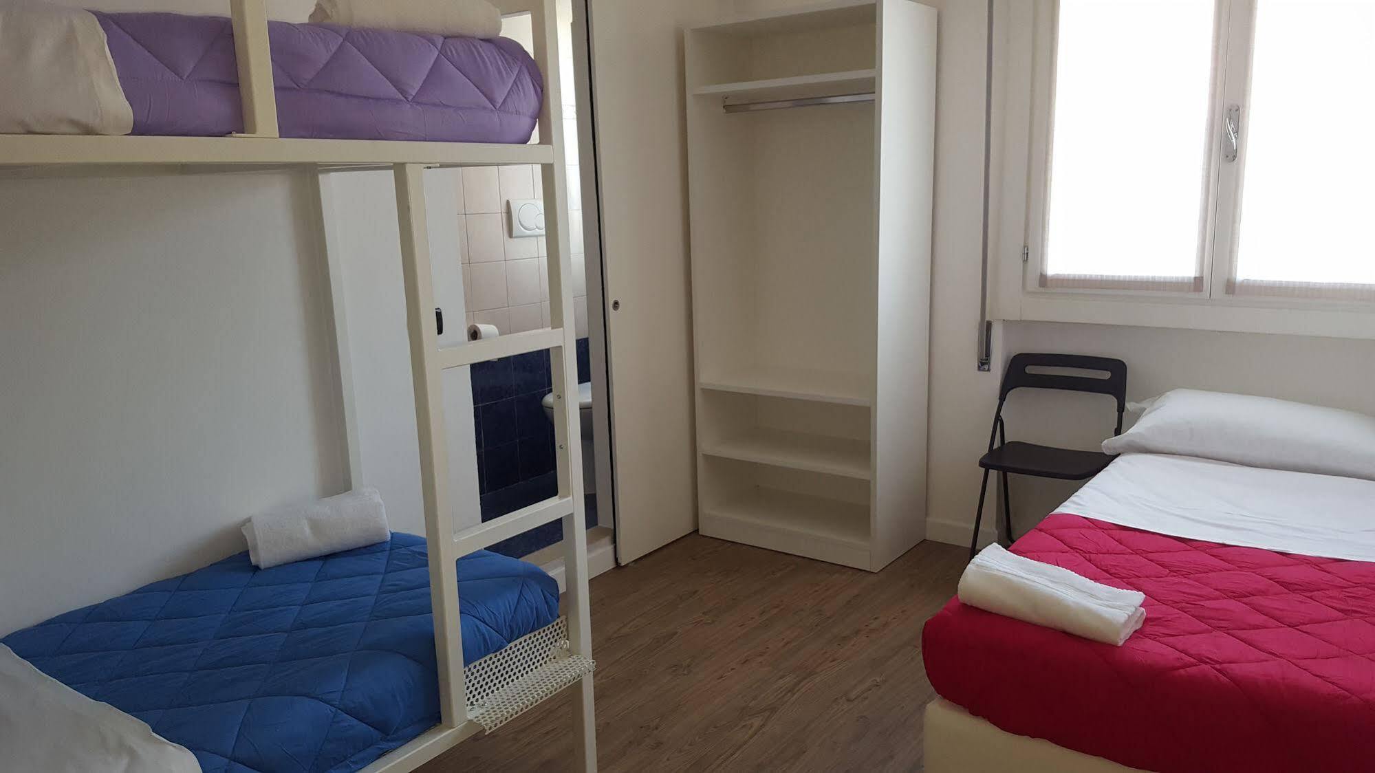 Lake Garda Hostel Сало Экстерьер фото