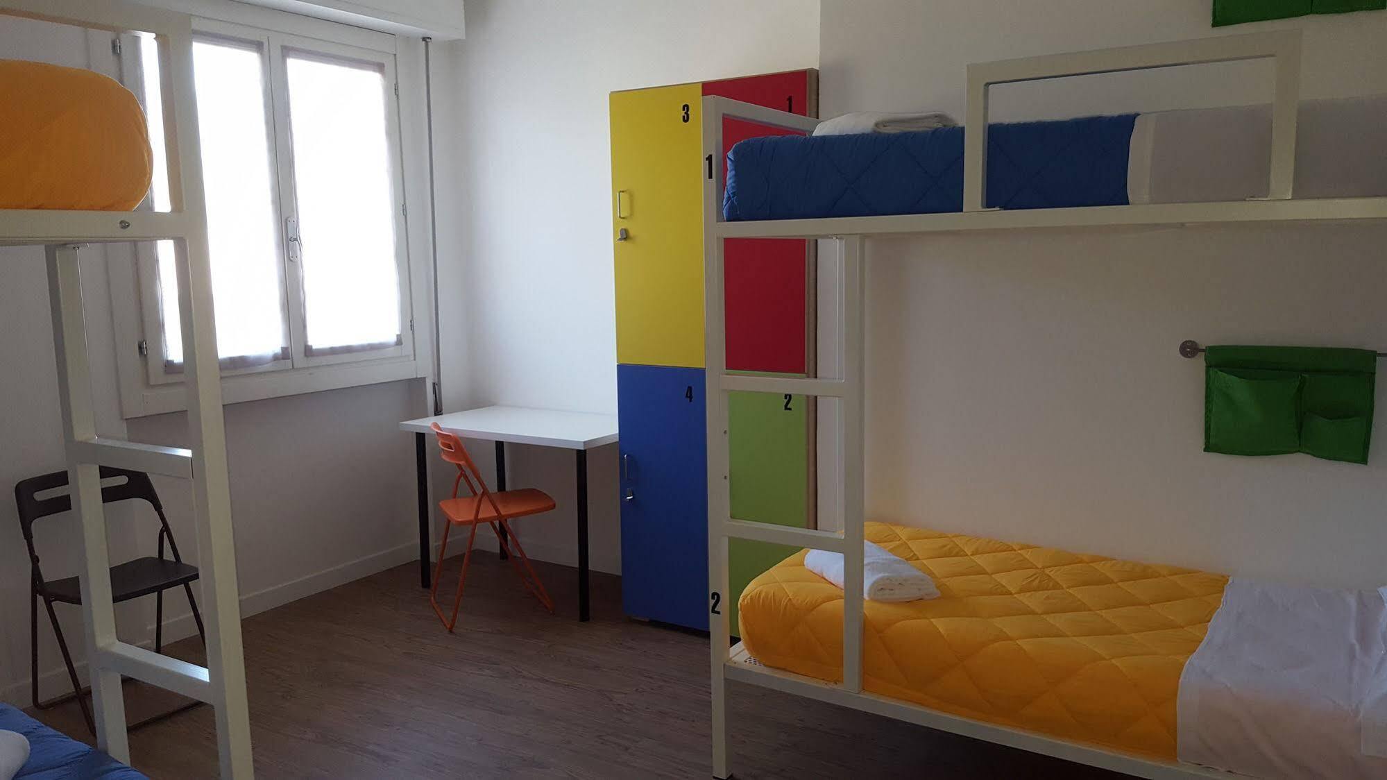 Lake Garda Hostel Сало Экстерьер фото
